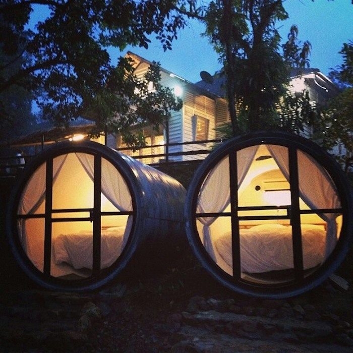 CAPSULE HOTEL